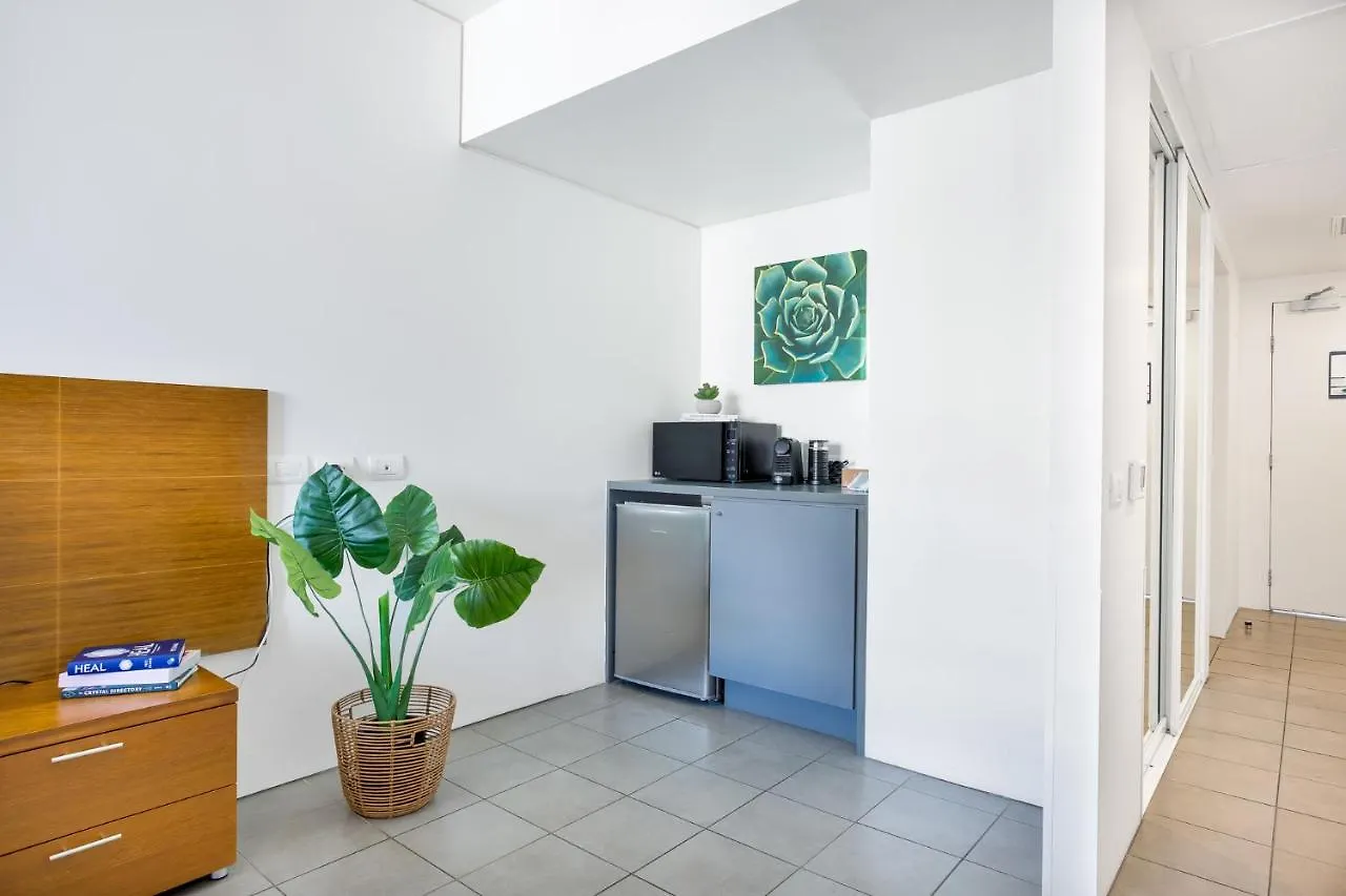 Marina View Queen Bed Studio Apartment Pool & Gym Cairns Austrálie
