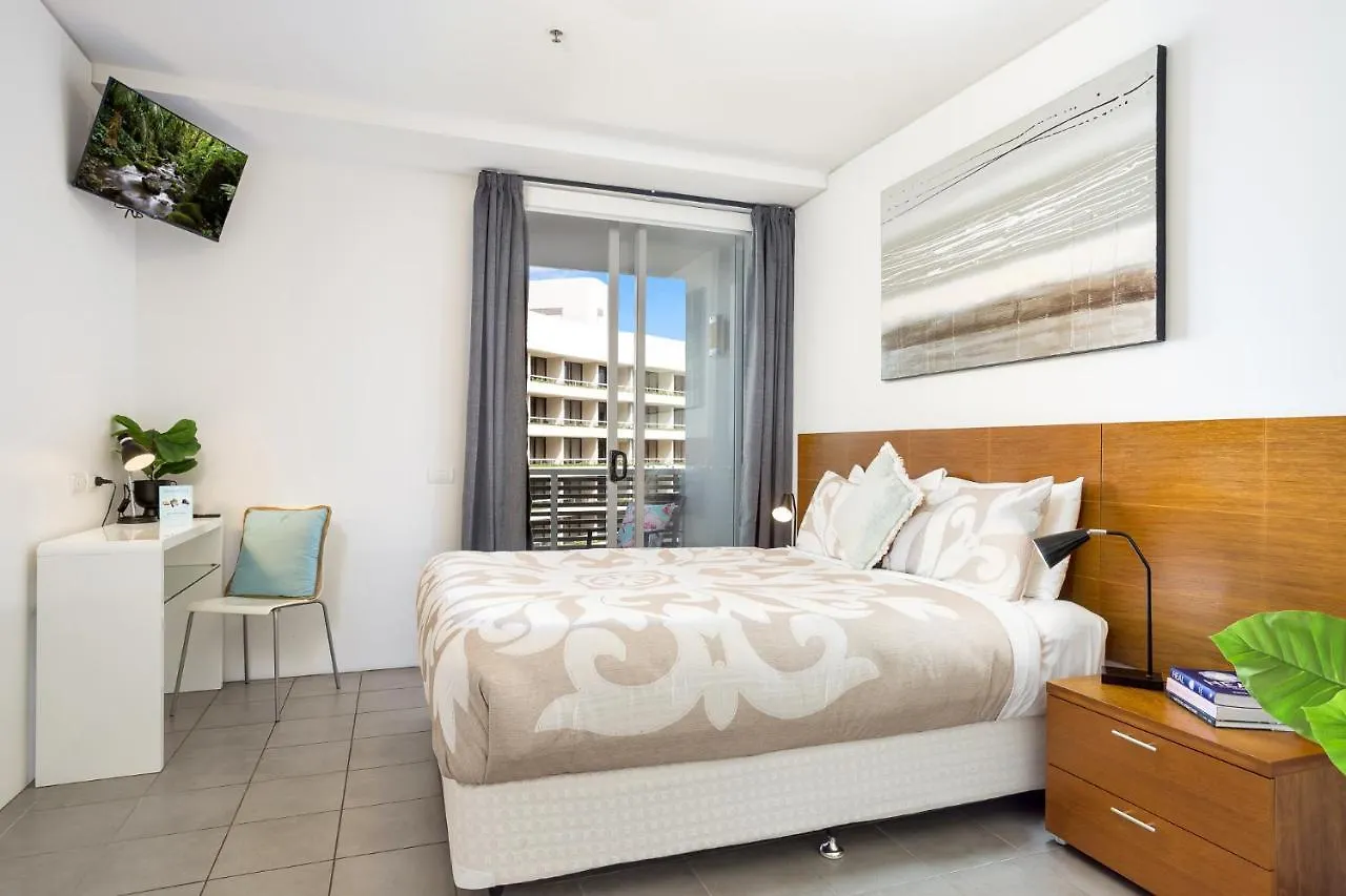 Marina View Queen Bed Studio Apartment Pool & Gym Cairns
